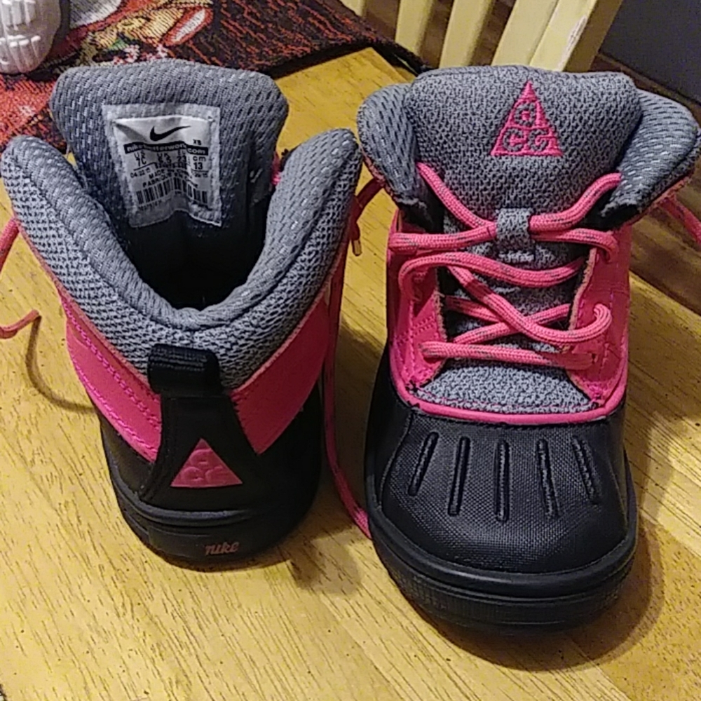 nike ACG winter boots